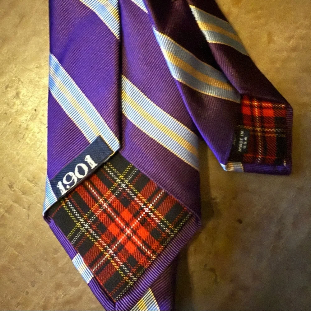 1901 Elegant Purple and Blue Tie